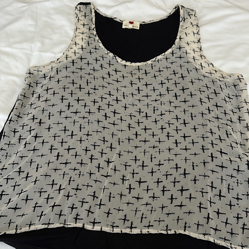 Women's Black and White Sleeveless Top